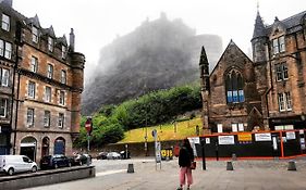 3 Bedrooms Flat In Central Edinburgh Old Town , Grassmarket Heart Of Edinburgh Flat Sleeps 6 , Eh1